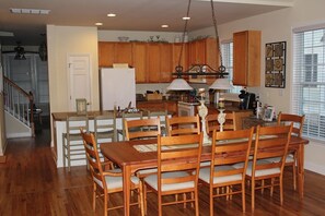 Huge dining table seats 8 plus bar for 4!