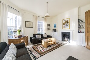 The apartment is situated on a corner - so it gets a lot of light...