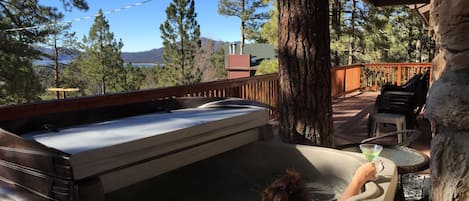 Jacuzzi overlooking lake