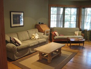 Lower rec room with sleeper soft, gas fireplace and TV