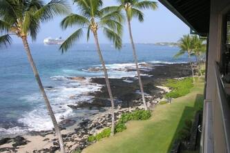 Fabulous Kona Reef Resort Ocean Front - Penthouse Floor - 2 BR/2 BA Condo