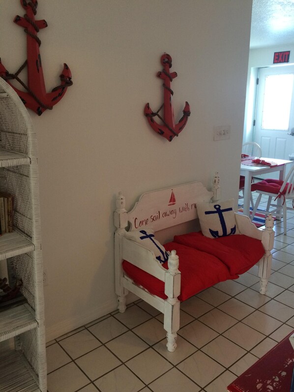 Dolphin Suite 
