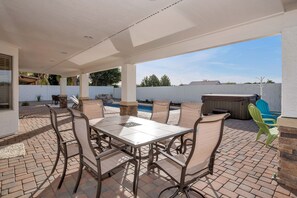 Beautiful Arizona patio and pool