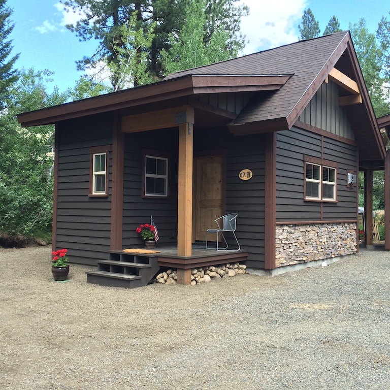 Secluded Cabin Near Downtown McCall
