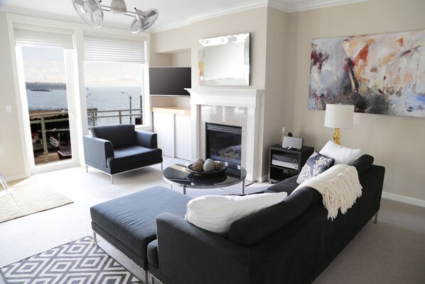 Great room w/ gas fireplace, new smart TV,  comfortable seating & fabulous vie