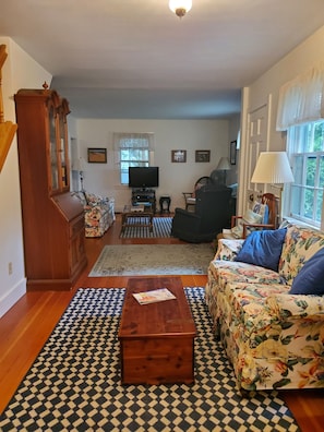 Living area with bookshelf