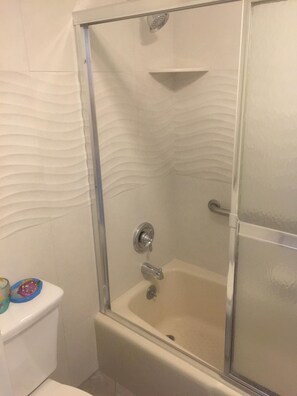 New "wavy" tile tub
