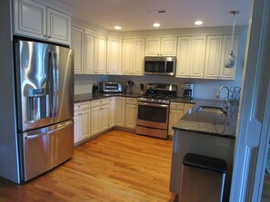 Kitchen with all the amenities to entertain with family and friends