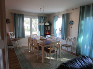 Dinning area adjacent to the kitchen counter