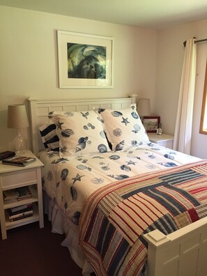 Master bedroom with a queen bed.