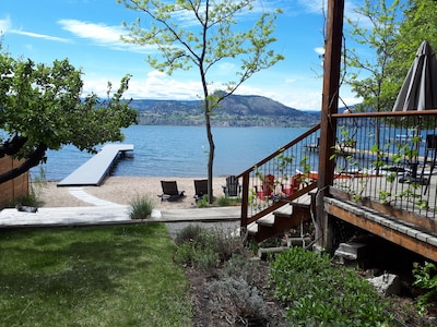 Naramata Lakefront home with Private Beach and Dock - The Apricot Club