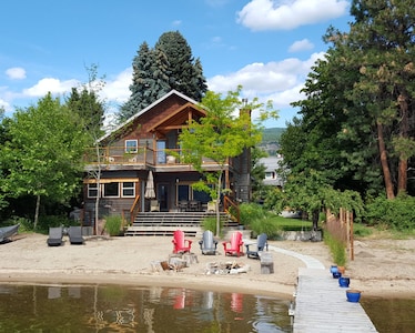 Naramata Lakefront home with Private Beach and Dock - The Apricot Club