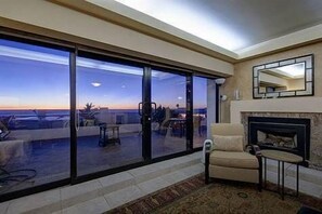 Living Room w/Ocean View!