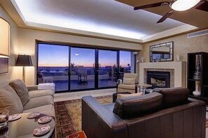 Comfortable Living Room w/Ocean View!