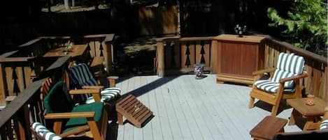 Backyard deck in fenced yard 