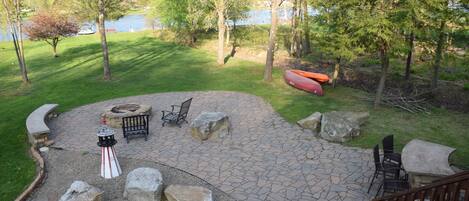 Huge Patio with fireplace, bar, bench, stones...