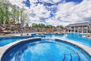 Huge hot tub and pool that you have access to, just 2 miles away