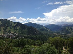 From L to R, views of Aspen Mountain, Highlands and Buttermilk