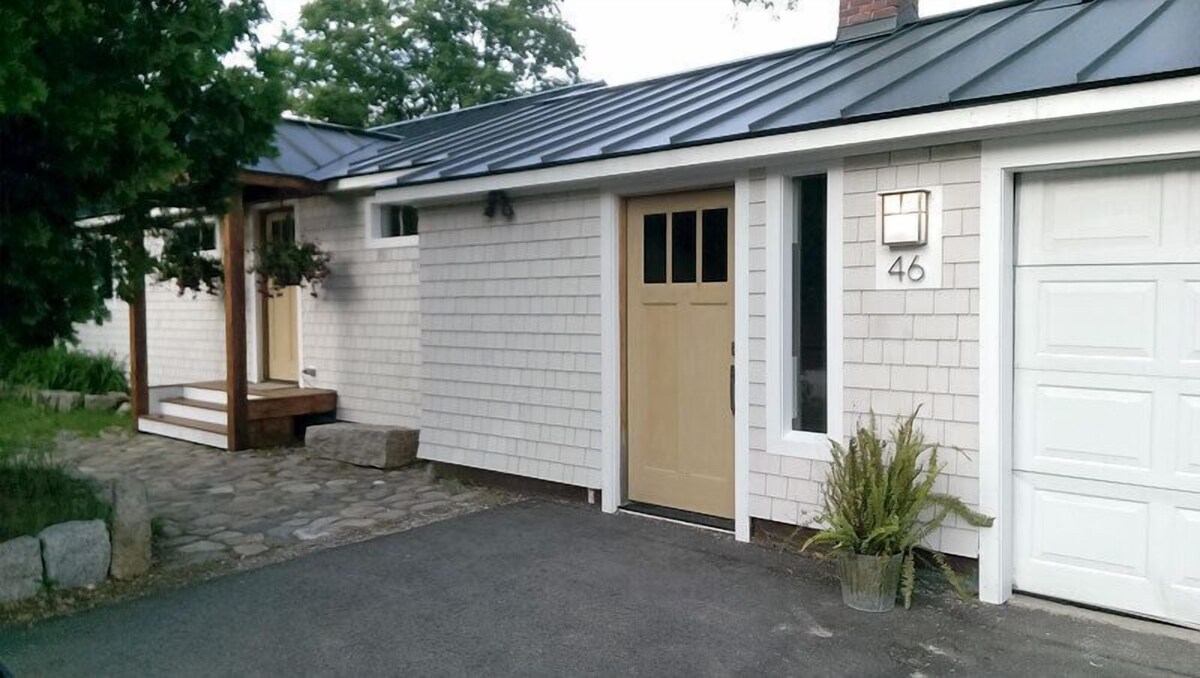Modern Cottage Jackson, NH. Minutes from Hiking, Shopping, Storyland, Skiing