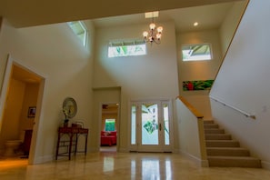 Front entrance with double ceiling