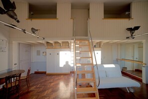 general view – stairway to the bedrooms