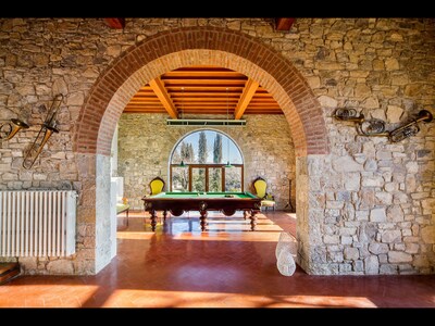 FABULOUS 6BD - 6BA VILLA WITH STUNNING POOL & VIEWS IN TOP CHIANTI LOCATION!