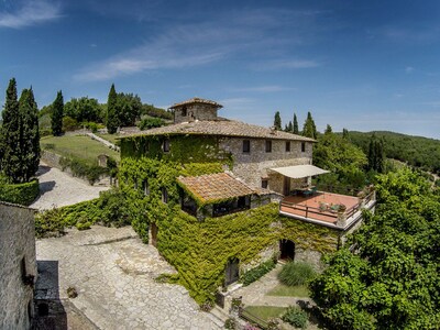 FABULOUS 6BD - 6BA VILLA WITH STUNNING POOL & VIEWS IN TOP CHIANTI LOCATION!