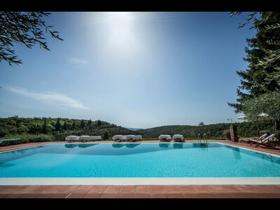 FABULOUS 6BD - 6BA VILLA WITH STUNNING POOL & VIEWS IN TOP CHIANTI LOCATION!