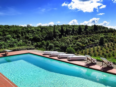 FABULOUS 6BD - 6BA VILLA WITH STUNNING POOL & VIEWS IN TOP CHIANTI LOCATION!