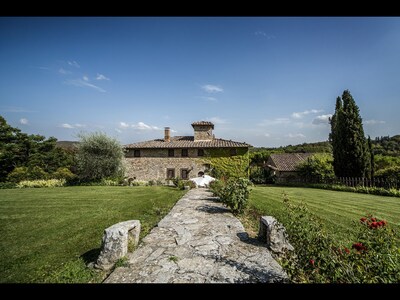 FABULOUS 6BD - 6BA VILLA WITH STUNNING POOL & VIEWS IN TOP CHIANTI LOCATION!