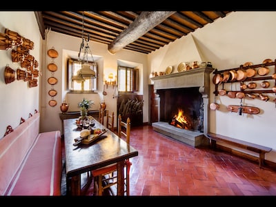 FABULOUS 6BD - 6BA VILLA WITH STUNNING POOL & VIEWS IN TOP CHIANTI LOCATION!