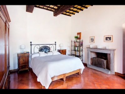 FABULOUS 6BD - 6BA VILLA WITH STUNNING POOL & VIEWS IN TOP CHIANTI LOCATION!