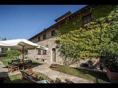 FABULOUS 6BD - 6BA VILLA WITH STUNNING POOL & VIEWS IN TOP CHIANTI LOCATION!