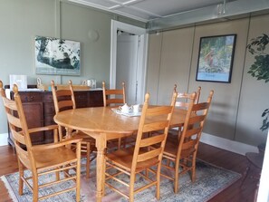 Full size dinning room