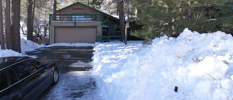 Welcome to the Getaway Chalet during the winter!
