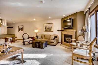  LION SQUARE LODGE at Gondola Ski In/Out 1st Floor Vail Mt View  