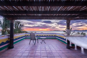 third floor 360 degree view with hammock. A great place for sunrise and sunset.