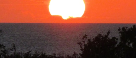 SUNSET VIEW FROM TIGERTAIL BEACH