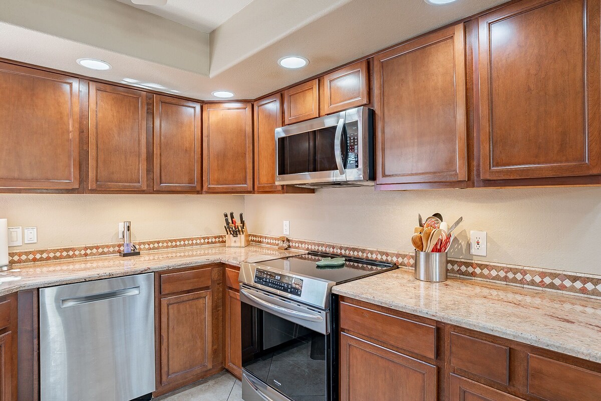 Luxurious First Floor 2 Bedroom Condo with Awesome Views.