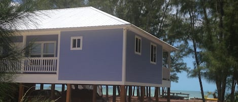 view of the house and beach beyond from the driveway