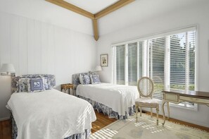 Guest bedroom with twin beds.