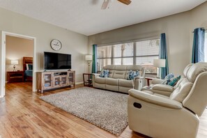 Large and Comfortable Great Room - Over 1600+ Sq. Ft. Living Space