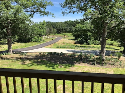 NEW  2-story cabin less than 2 miles from the square