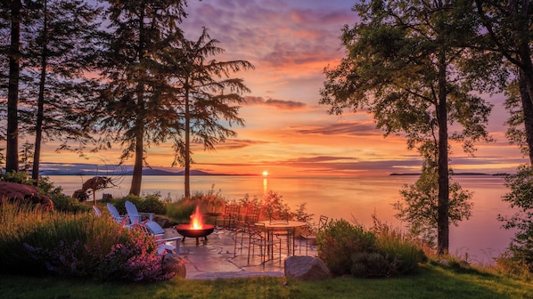 Main Home Patio & Fire Pit

