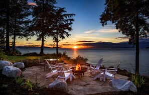 Main Home / Flagstone Patio & Fire Pit with Grill