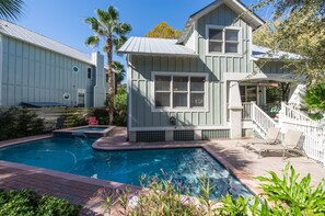 Great Location plus Private Pool and Hot tub!
Couple of blocks to the beach!