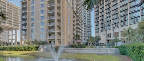 Royale Palms in the Kingston Plantation Complex