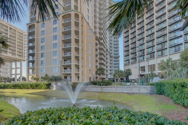 Royale Palms in the Kingston Plantation Complex