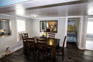 Dining Room seating for 6.
