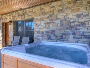 Powder Ridge Manitou 13, Hot Tub, 2